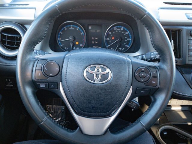 2017 Toyota RAV4 XLE 16