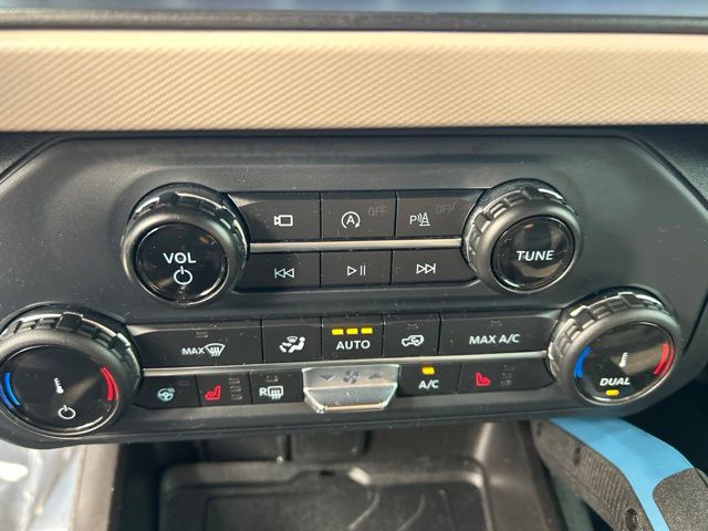 Used 2022 Black Ford Wildtrak image 21