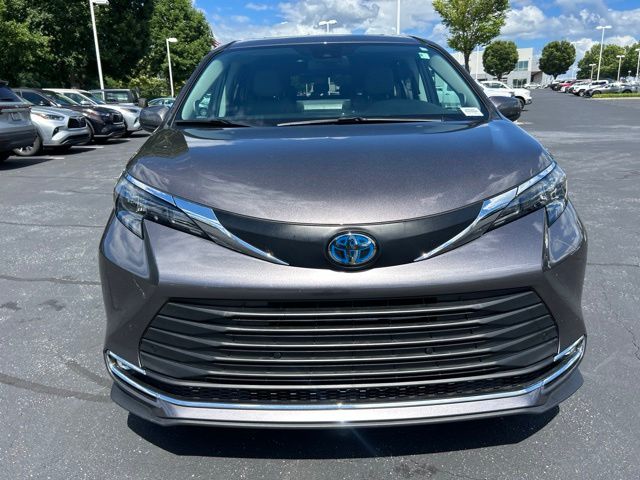 Used 2024 Toyota Sienna Van