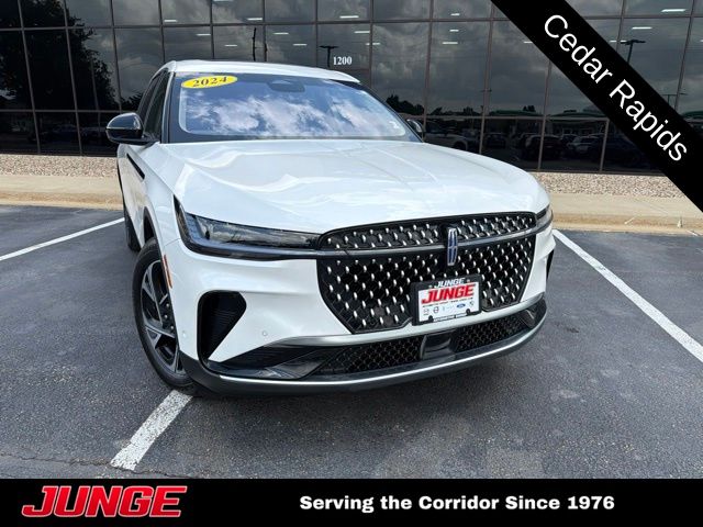 White Platinum Clearcoat Metallic 2024 Lincoln Nautilus SUV / Crossover All-Wheel Drive Continuously Variable Transmission