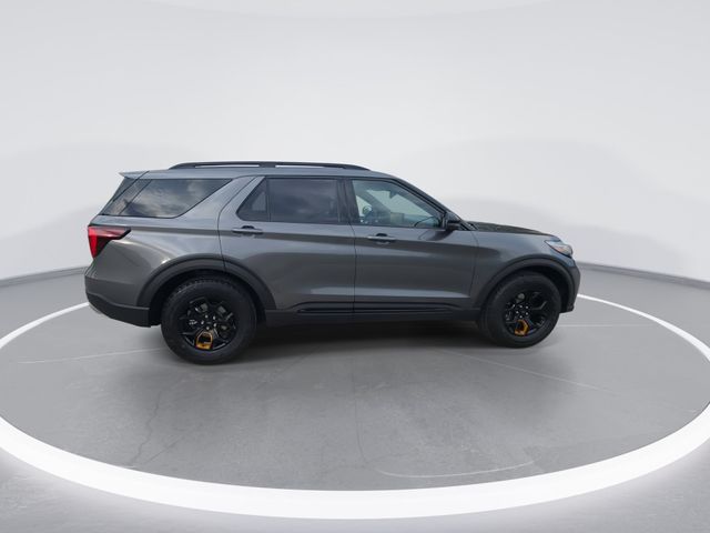 New 2026 Carbonized Gray Metallic Ford Tremor® image 9