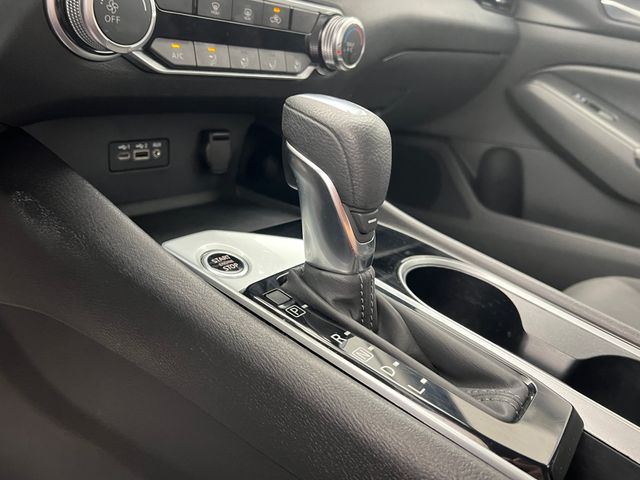 2024 Super Black Clearcoat Nissan Altima 2.5 SV FWD Sedan