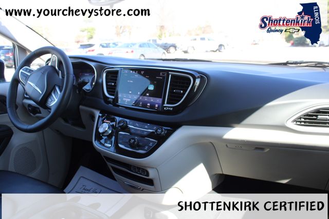 Used 2024 Chrysler Pacifica Van