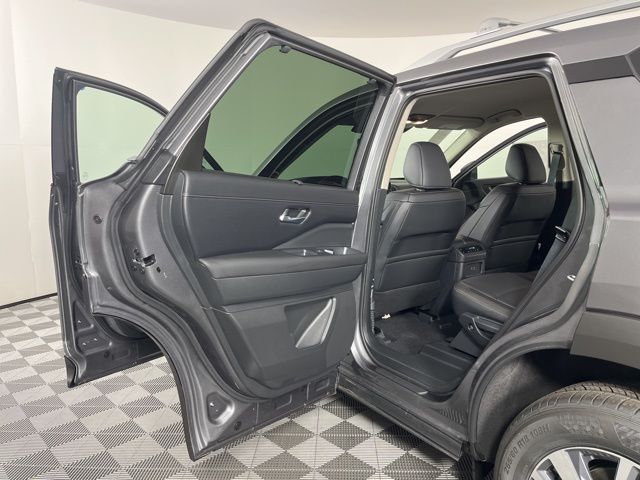 2025 Gun Metallic Nissan Pathfinder SL FWD SUV