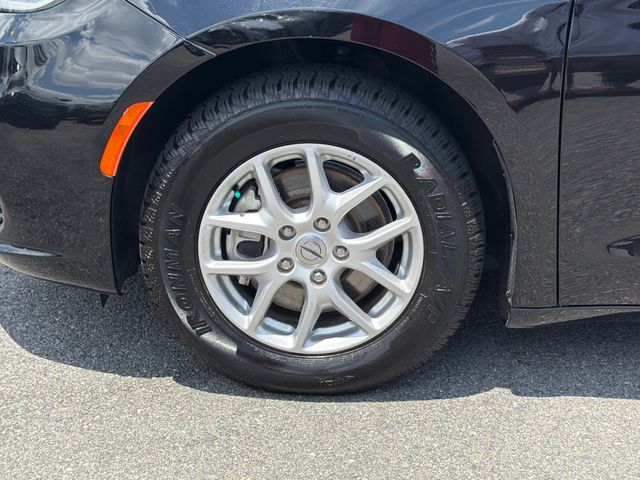Used 2024 Chrysler Pacifica Van