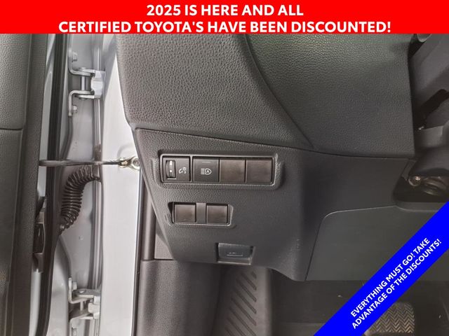 2022 Toyota Corolla Cross XLE photo
