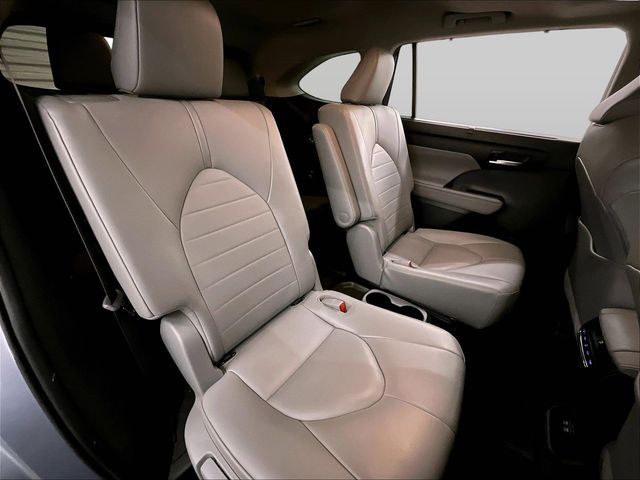 2020 Toyota Highlander XLE Silver at Bob Ruth Ford