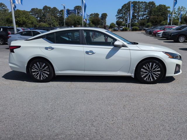 Used 2023 White Nissan 2.5 SV image 2