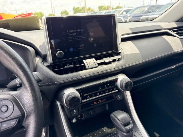 2025 Toyota RAV4 LE - Photo 20
