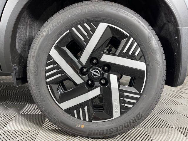 2025 Gun Metallic/Super Black Nissan Kicks SV FWD SUV