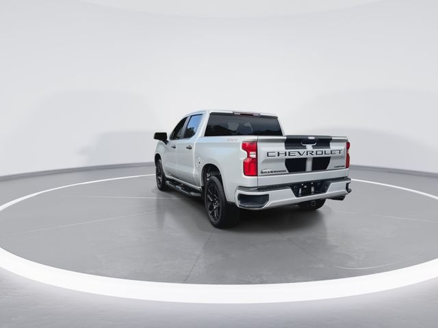Used 2022 Silver Chevrolet Custom image 8