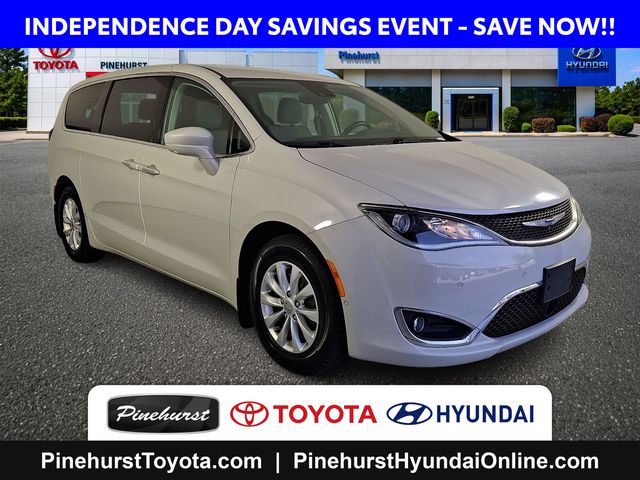 2019 Chrysler Pacifica Touring Plus's photo
