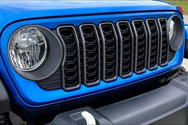 Used 2024 Jeep Gladiator Sport 4D Crew Cab