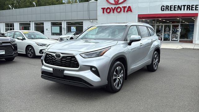 Used 2025 Toyota Highlander Hybrid SUV