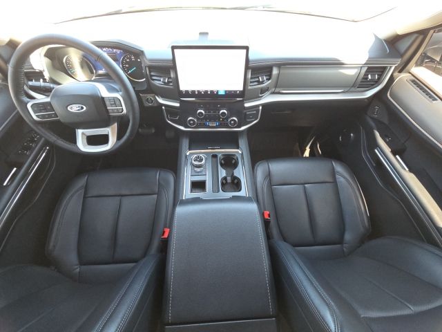 2024 Ford Expedition XLT:B02304