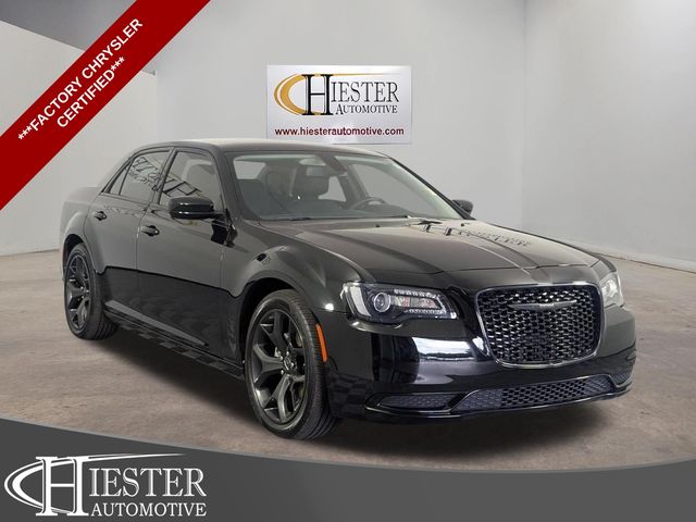  2022 Chrysler 300 Touring RWD   
