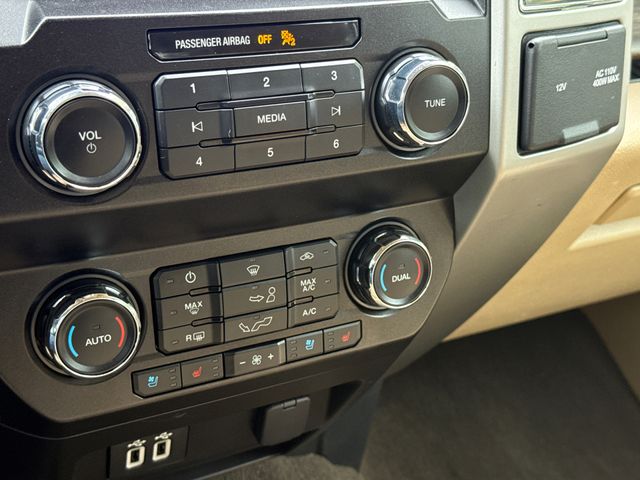 Used 2019 White Ford Lariat image 26