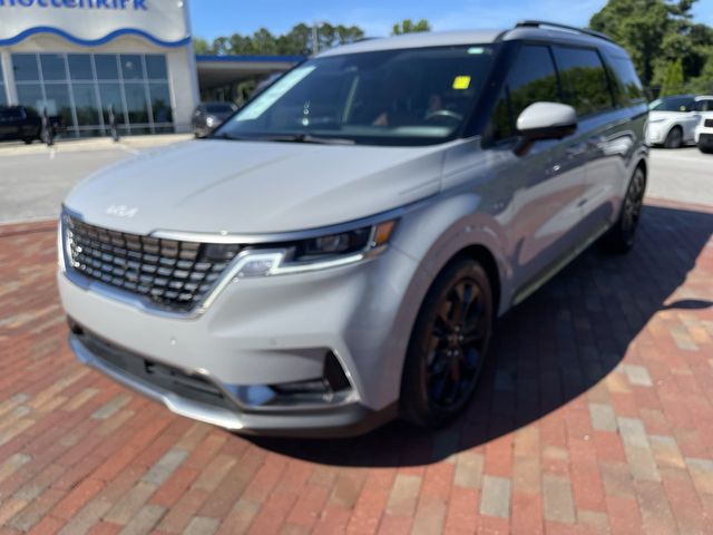 2024 Kia Sedona SX's photo