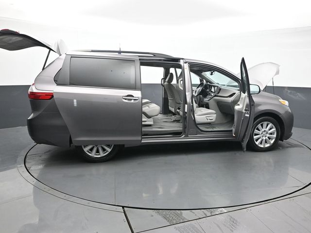 2017 Toyota Sienna XLE 53