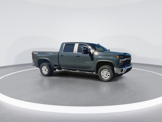 Used 2025 Gray Chevrolet LT image 5