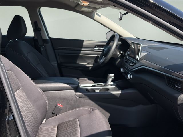 2025 Nissan Altima SV - Photo 13