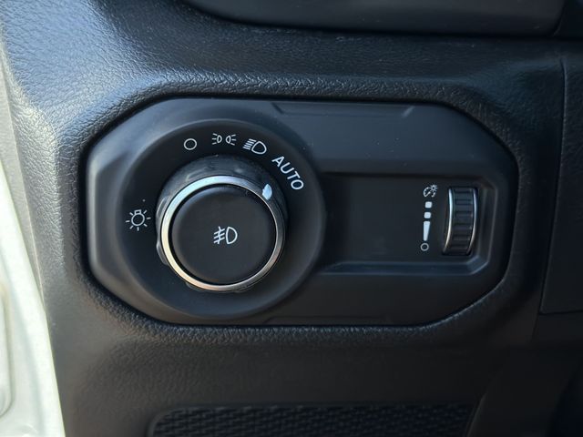 Used 2023 Silver Jeep Sport S image 32