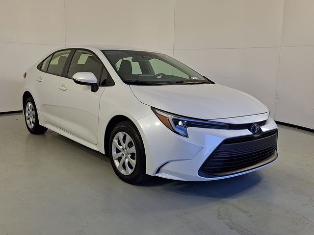 2024 Toyota Corolla LE's photo