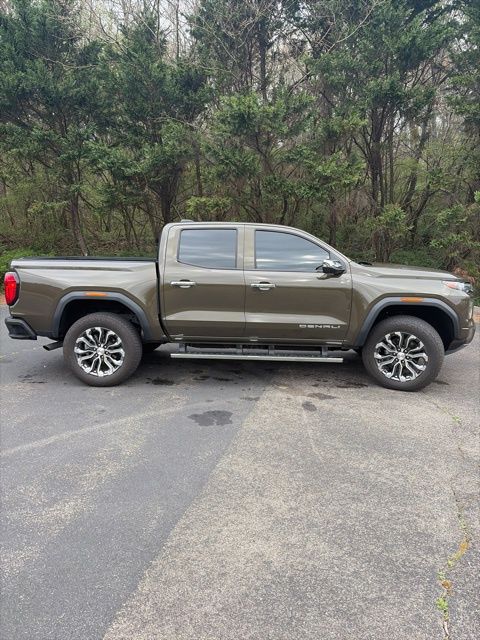 View vehicle photo 5