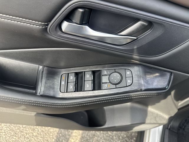 Used 2023 Silver Nissan SV image 27