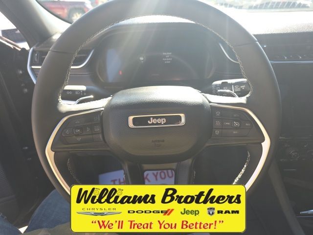 2024 Jeep Grand Cherokee Altitude X - Diamond Black Crystal Pearlcoat exterior view 13