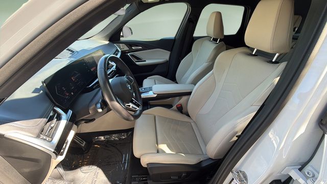 Used 2024 White BMW xDrive28i image 18