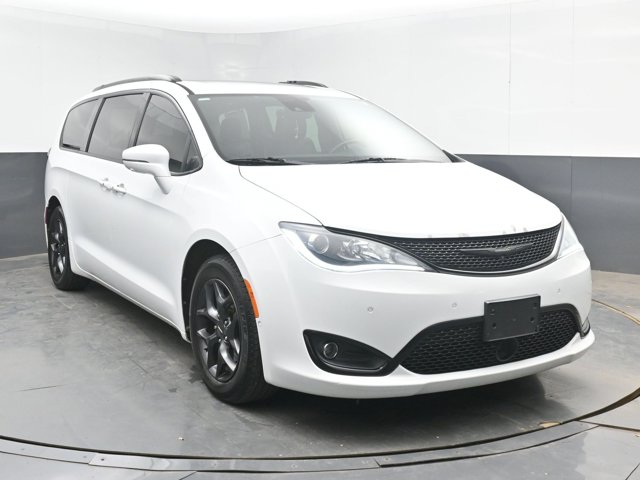 Used 2018 White Chrysler Limited image 2