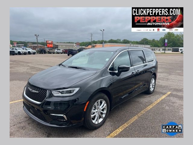 Diamond Black Crystal Pearlcoat 2026 Chrysler Pacifica Minivan Front-Wheel Drive 9-Speed Automatic
