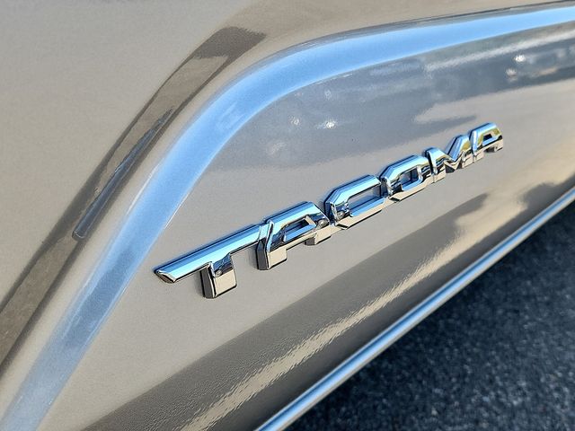 2025 Toyota Tacoma SR5 - Photo 18