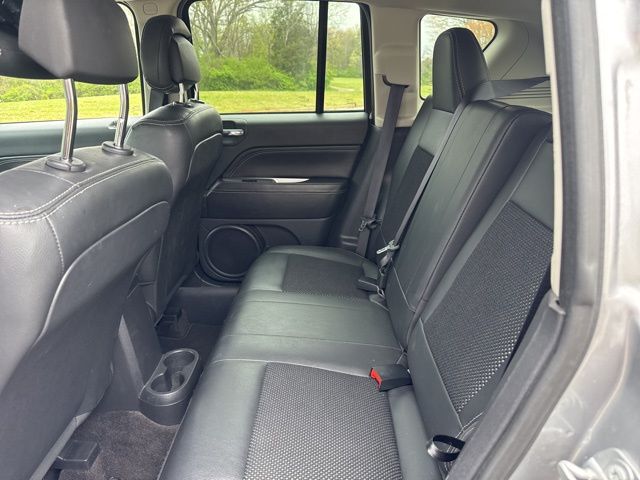 Used 2017 Silver Jeep Latitude image 13