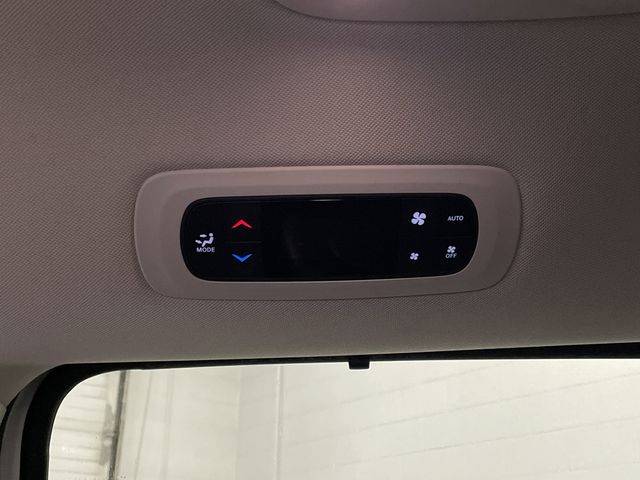 2023 Chrysler Pacifica Touring L photo