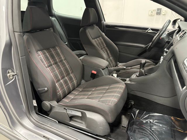 2010 Volkswagen GTI photo