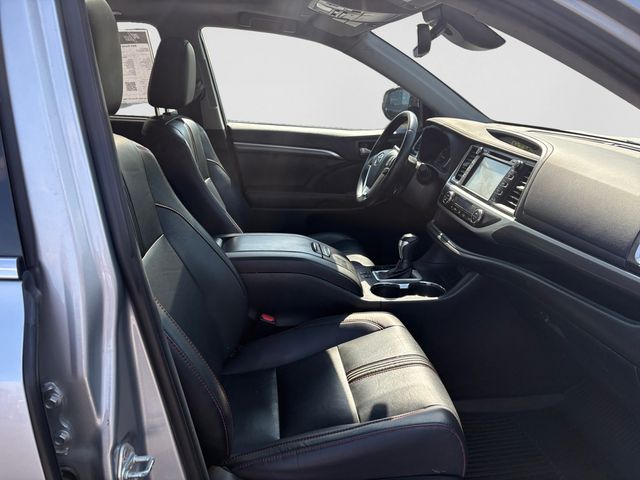 2019 Toyota Highlander SE - Celestial Silver Metallic exterior view 16