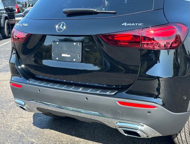 New 2026 Black Mercedes-Benz GLA 250 image 14