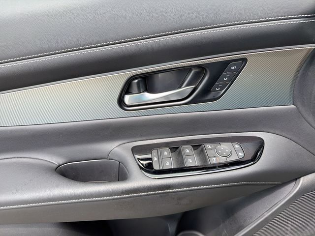 Used 2025 White Nissan SL image 16