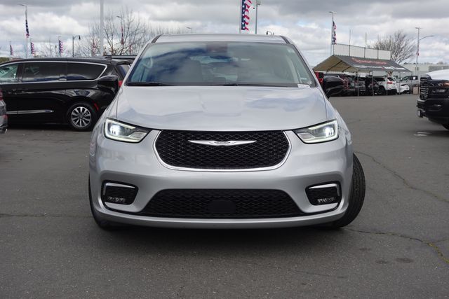 used 2024 Chrysler Pacifica car, priced at $25,889