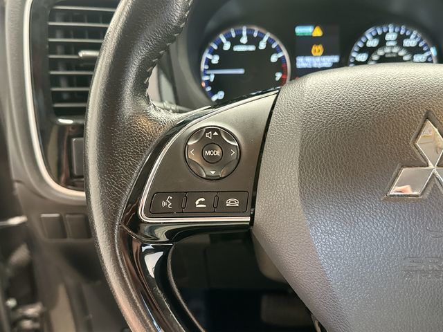 2018 Mitsubishi Outlander SE  at Subaru and VW of Moon Township