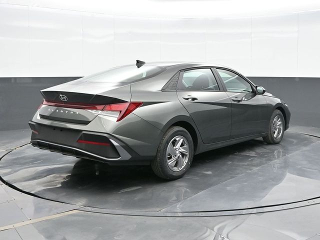 2025 Hyundai Elantra SE 7