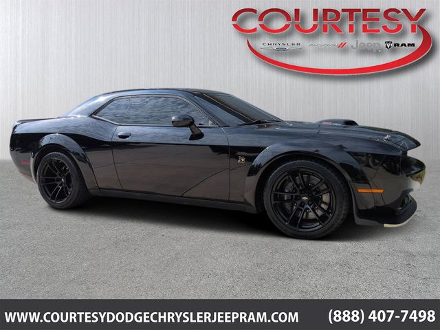 Pitch Black Clearcoat 2022 Dodge Challenger Coupe Rear-Wheel Drive 8-Speed Automatic