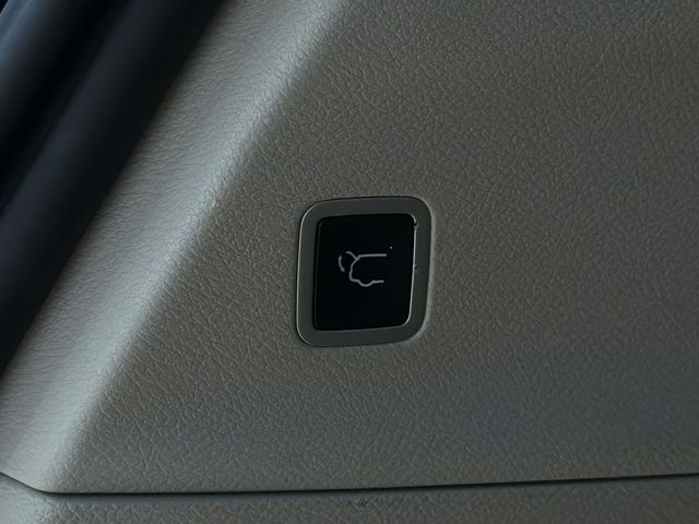 Used 2024 Black Chrysler Touring L image 39