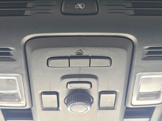 2024 Cadillac Escalade ESV Premium:C02484