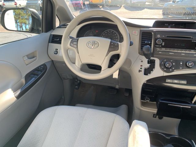 2011 Toyota Sienna LE 8-Passenger photo