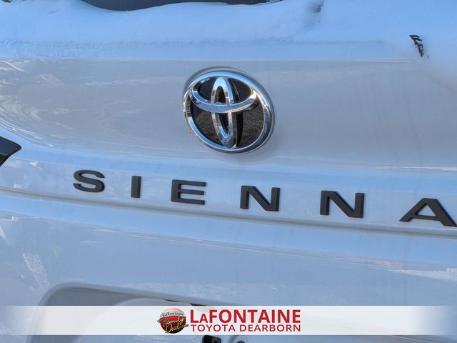 2026 Toyota Sienna LE - Photo 10