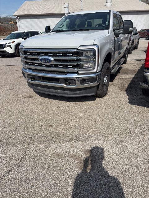 Avalanche 2026 Ford F-250 Super Duty Lariat Crew Cab 4WD Pickup Truck Four-Wheel Drive Automatic