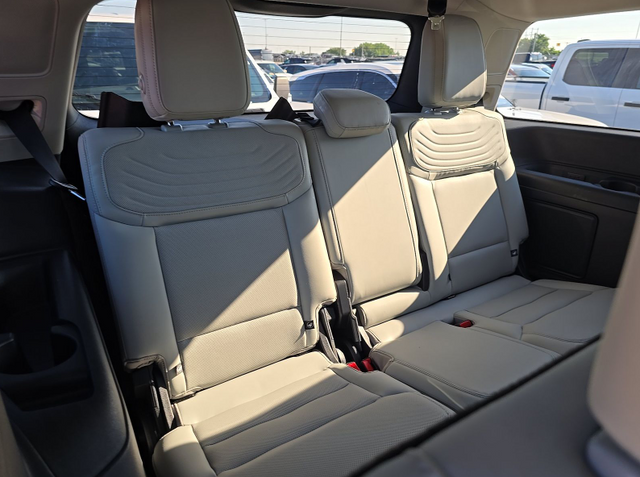 2025 Gray Metallic Ford Expedition Platinum 4X4 SUV